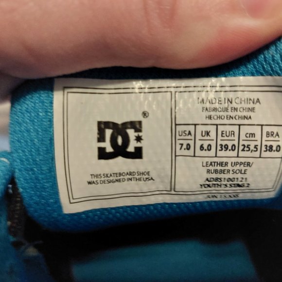 NEW DC Shoes - Youth Size 7 - PRICE DROP - Picture 3 of 3